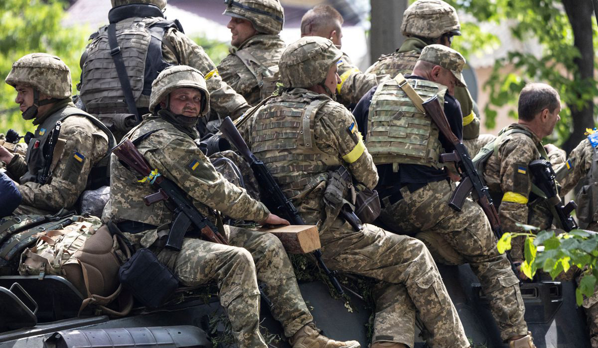 Ukrainian service members